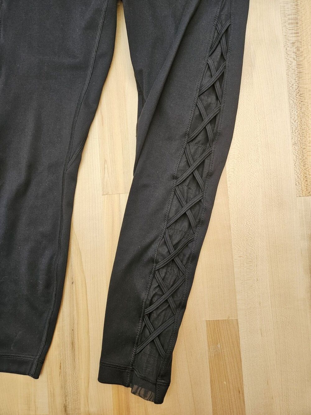Victoria's Secret Incredible Essential Legging Black Lace Up Details Size 10 170 - Picture 2 of 8